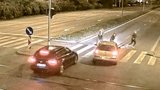 Video děsivé nehody v Brně: Řidič ve vysoké rychlosti najel do mladé ženy na přechodu 