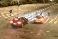 Video děsivé nehody v Brně: Řidič ve vysoké rychlosti najel do mladé ženy na přechodu