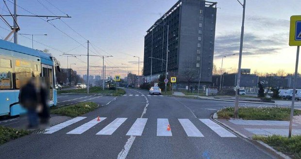 Policisté hledají svědky k nehodě na Výškovické ulici v Ostravě. Policisté hledají svědky k nehodě na Výškovické ulici v Ostravě.