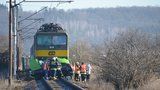 Tragická nehoda na přejezdu u Nymburka: Ženu (†29) smetl vlak. Nepřežila