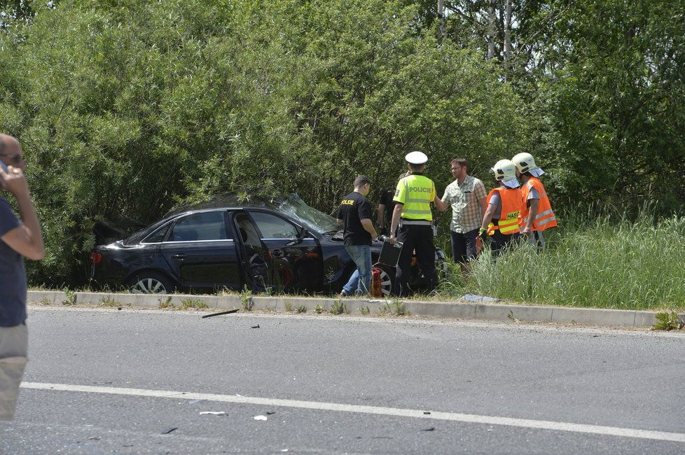 K tragické dopravní nehodě došlo na Příbramsku ve směru na Strakonice. Řidič audi nepřežil srážku s kamionem.