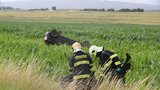 Vážná nehoda na Příbramsku: Auto s mladou řidičkou skončilo na střeše