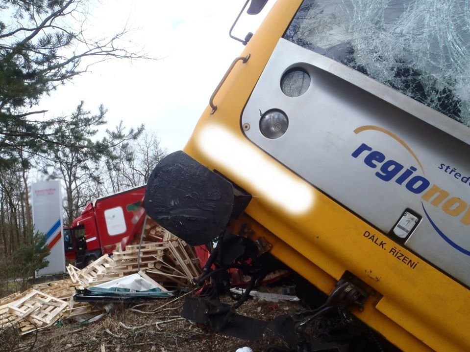 Kolize kamionu a vlaku u Příbrami.