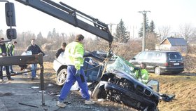 Řidička BMW vylétla přes svodidla do protisměru.