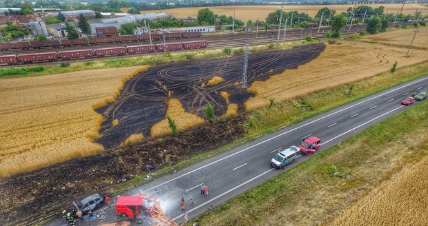 Černý čtvrtek: 10 mrtvých na silnicích! 3 lidé uhořeli na Mělnicku