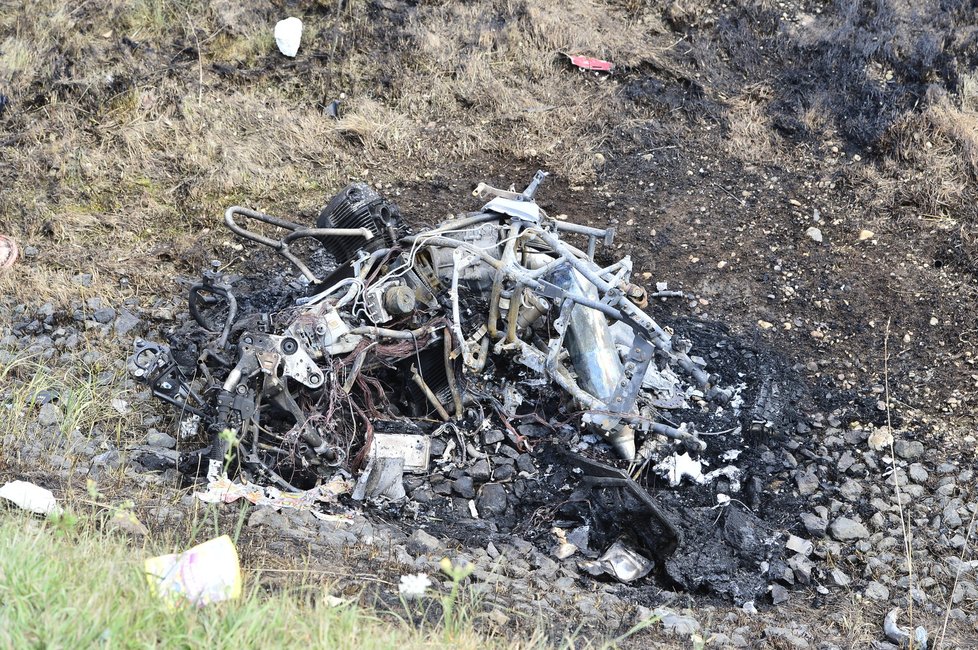 Při nehodě u Spomyšle na Mělnicku uhořeli tři lidé.