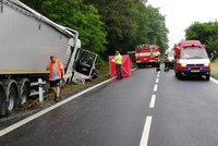 Tragédie na Rakovnicku: Při autonehodě zemřeli dva senioři