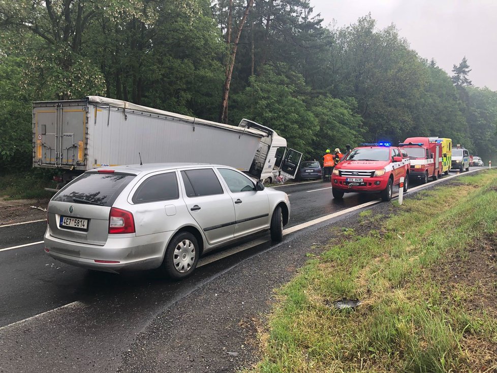 Tragédie na Rakovnicku: Při autonehodě zemřeli dva senioři