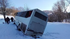 U Rejchartic na Šumpersku havaroval autobus se studenty. (29.11.2023)