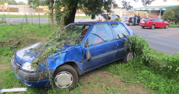 Řidička (45) bourala v Českém Těšíně, v krvi měla 3 promile.