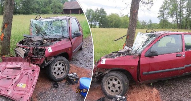 Mladá řidička (19) rozstřelila auto o strom: Jak mohla tohle přežít!
