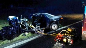 Při noční nehodě u Bučovic se těžce zranily dvě mladé řidičky. Příčinou srážky byl nesprávný způsob předjíždění.