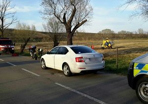 V sobotu 10. dubna před 18. hodinou se srazily dvě řidičky u Velkých Pavlovic na Břeclavsku. Jedna jela na motorce, druhá v osobním autě.