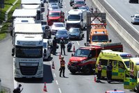 Šest zraněných na D5 u Rudné: Kamion, dodávka a osobák v sobě!
