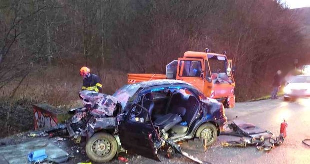 Při nehodě u Šebrova, u které pomohla paní Dana, se zranili řidiči osobáku a multikáry.