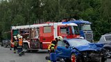 Tragická nehoda na Plzeňsku: Řidič passatu nedal přednost a v troskách auta našel smrt
