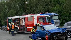 U Seče na Plzeňsku se srazil VW Pasat se Škodou Octavia. Řidič passatu (†36) zemřel, patrně nedal škodovce přednost.