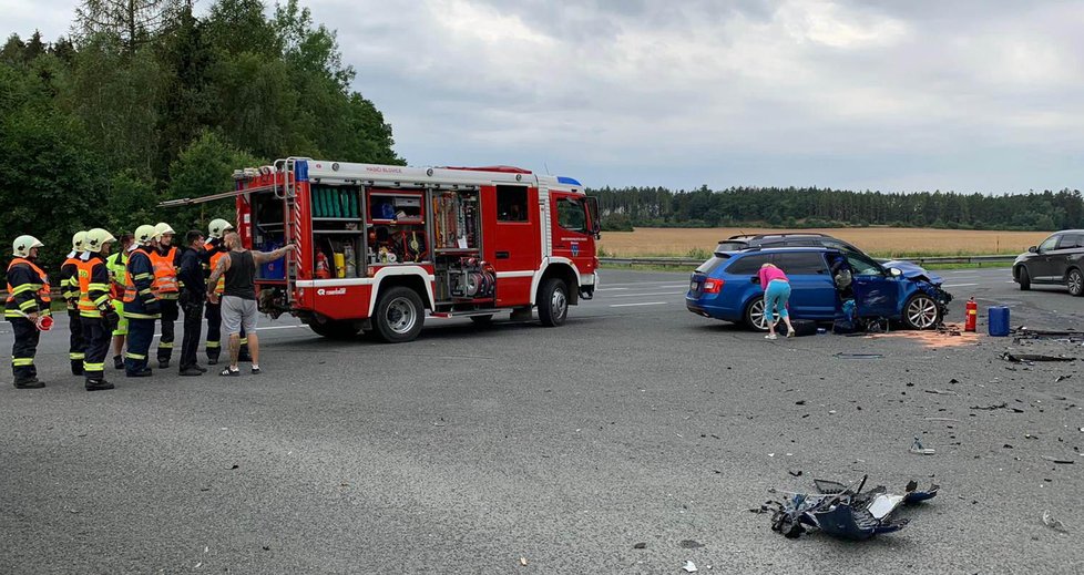 U Seče na Plzeňsku se srazil VW Pasat se Škodou Octavia. Řidič passatu (†36) zemřel, patrně nedal škodovce přednost.