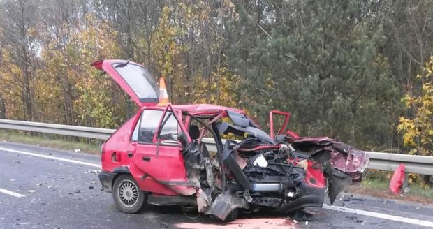 Tragická nehoda na Písecku: Tříletý chlapeček zemřel, jeho dvojče a táta jsou vážně zranění