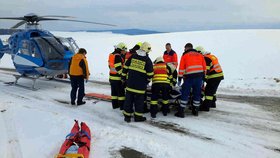 Víkend na silnicích v Plzeňském kraji: mrtvý vozíčkář (†26), vážně zranění i agresivní opilec