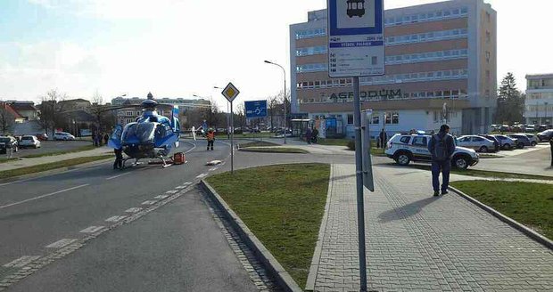 Řidička Škody Fabie (43) srazila dnes v 7.45 ve Vyškově školáka (12). Letěl pro něj vrtulník. Ilsutrační foto