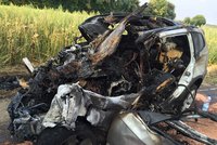 Tragická nehoda u Slaného: V BMW uhořel jeho řidič!