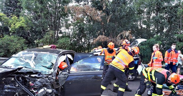 Při nehodě ve stoupání od Slavkova na Brno se zranilo 8 cestujících, z toho tři děti.