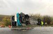 Tragická dopravní nehoda u slovenské Nitry: Autobus se srazil s kamionem. 