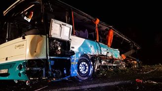 Tragická srážka autobusu s náklaďákem na Slovensku: 13 lidí zemřelo, v autobuse byli středoškoláci