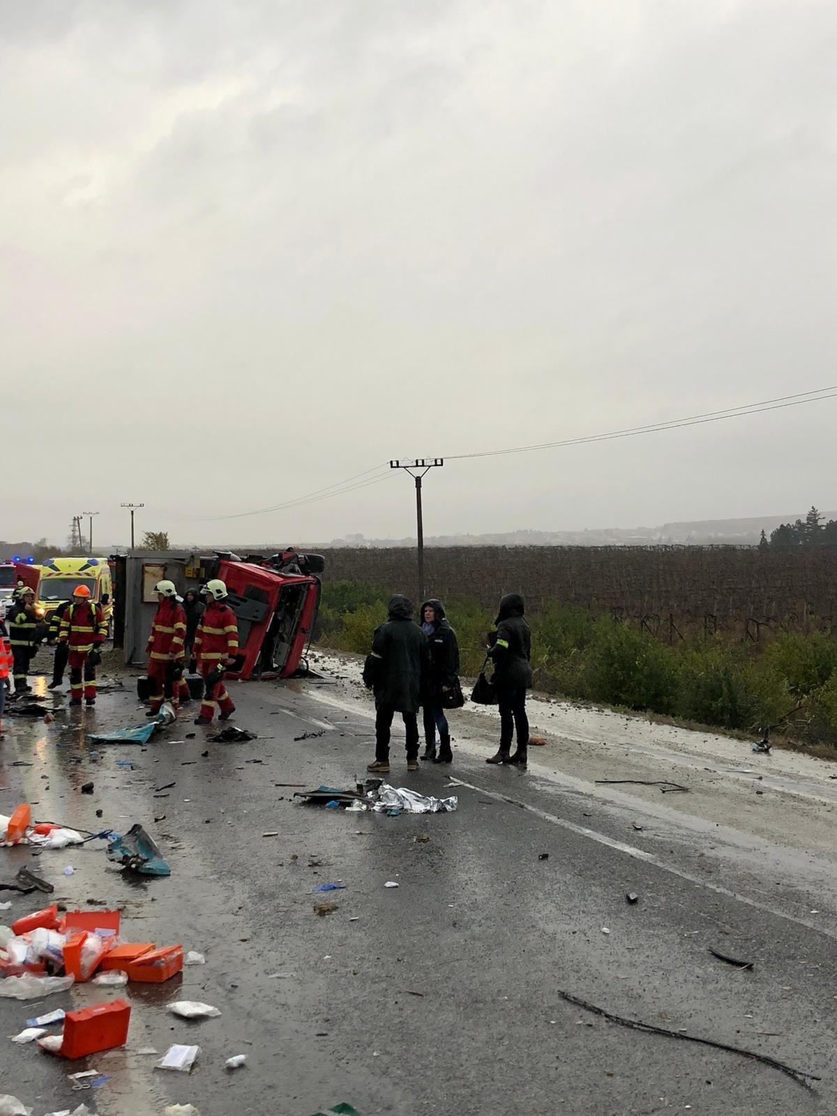 Tragická dopravní nehoda u slovenské Nitry: Autobus se srazil s kamionem. 