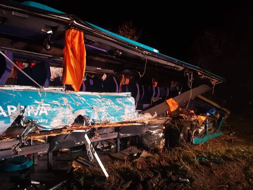 Tragická dopravní nehoda u slovenské Nitry: Autobus se srazil s náklaďákem.