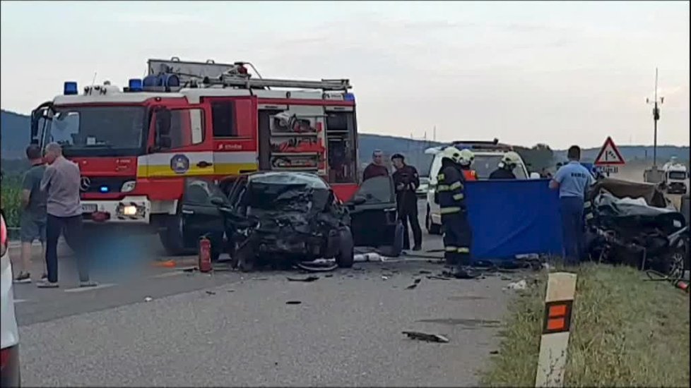 Při tragické nehodě na Slovensku zemřeli čtyři lidé.