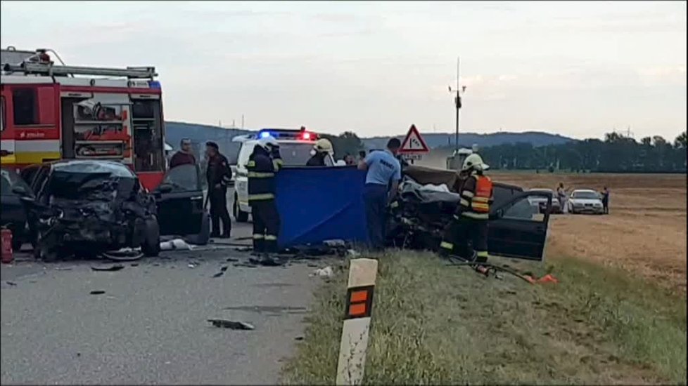 Při tragické nehodě na Slovensku zemřeli čtyři lidé.