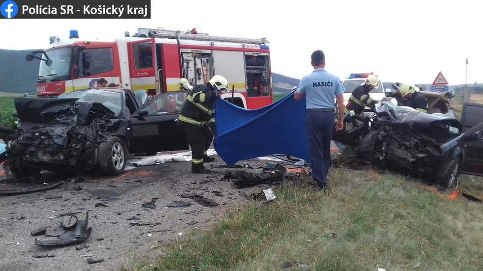 Při tragické nehodě na Slovensku zemřeli čtyři lidé.