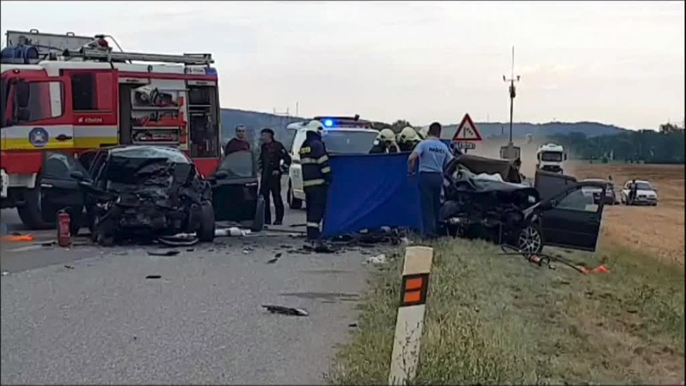 Při tragické nehodě na Slovensku zemřeli čtyři lidé.
