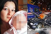 Auto smetlo matku s kočárkem z chodníku: Zdenka chránila dcerku (0,5) vlastním tělem