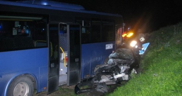 Nehoda BMW si vyžádala tři lidské životy