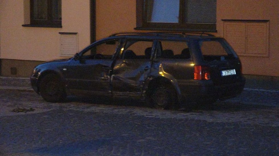 Smrtelná nehoda na Mladoboleslavsku: Opilý řidič  srazil motorkáře, pak od nehody ujel