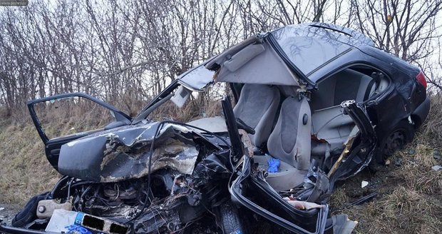 Při tragické nehodě na Litomeřicku zemřeli dva lidé. Dálnice D8 stála 4 hodiny