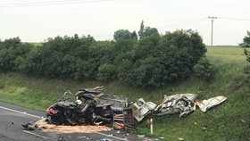 Tragédie u Slaného: Cisterna plná asfaltu se srazila s dodávkou. Řidič náklaďáku zemřel