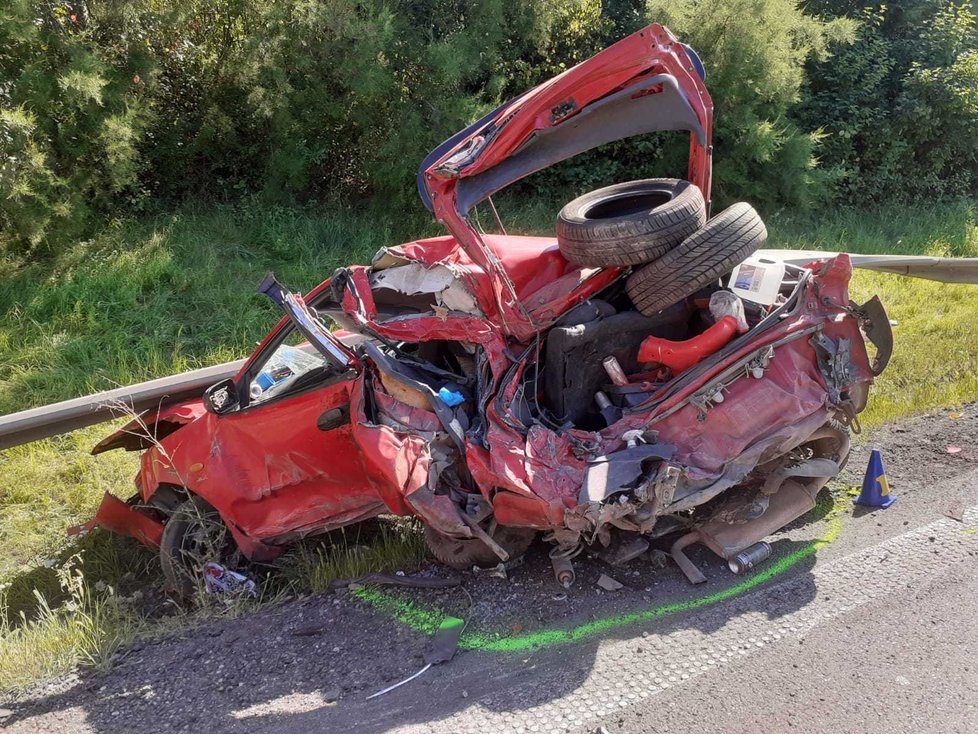 Tragická nehoda na dálnici D1 mezi Brnem a Vyškovem, řidič kamionu přehlédl řidiče osobního auta, který měnil prázdnou pneumatiku.