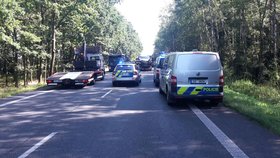 Nehoda čtyř aut u Mladé Boleslavi si vyžádala život řidiče, další dva lidé byli zraněni.