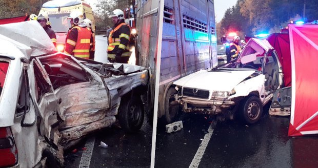 Tragická nehoda na Rakovnicku: Při střetu osobáku a náklaďáku zemřeli dva lidé! 