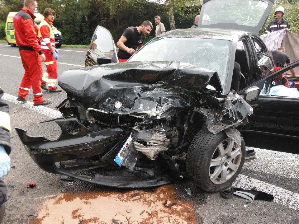 Tragická nehoda na Jičínsku: Seniorka (71) vjela do protisměru, srážku nepřežil spolujezdec (†77).