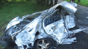 V troskách, které zbyly po nehodě oktávky a autobusu v Karviné, zemřel řidič auta. Teprve dvacetilý mladík.