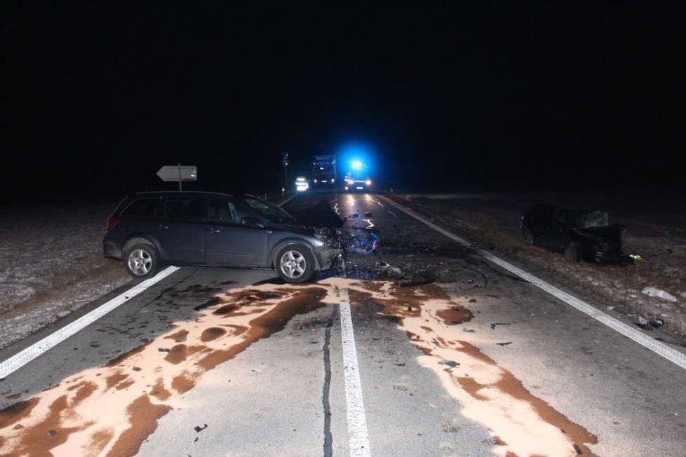 Po nehodě na Svitavsku zemřeli dva lidé: Jejich vůz se doslova roztekl.