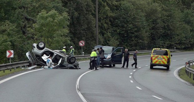 Tragédie u Karlových Varů: Nehodu nepřežila matka a její syn (†12)! 