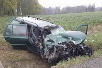 Smrtelná nehoda na Olomoucku: O život přišla řidička, spolujezdec skončil v nemocnici