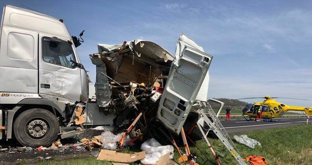Obžalovali kamioňáka kvůli smrti tří silničářů na D8: Mohly za to brýle, říká státní zástupce
