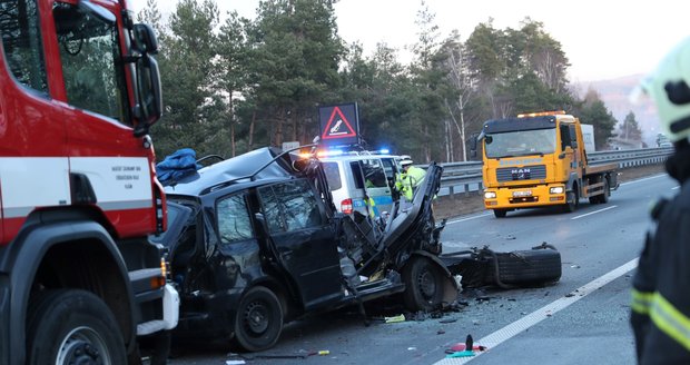 Další tragická nehoda u Nýřan: Při srážce auta s kamionem zemřel mladý řidič  